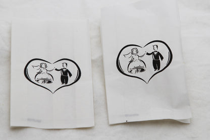 50 Pack Wedding Cake Bags Greaseproof Wax Paper Slice Take Home Favour Bride Groom in Heart