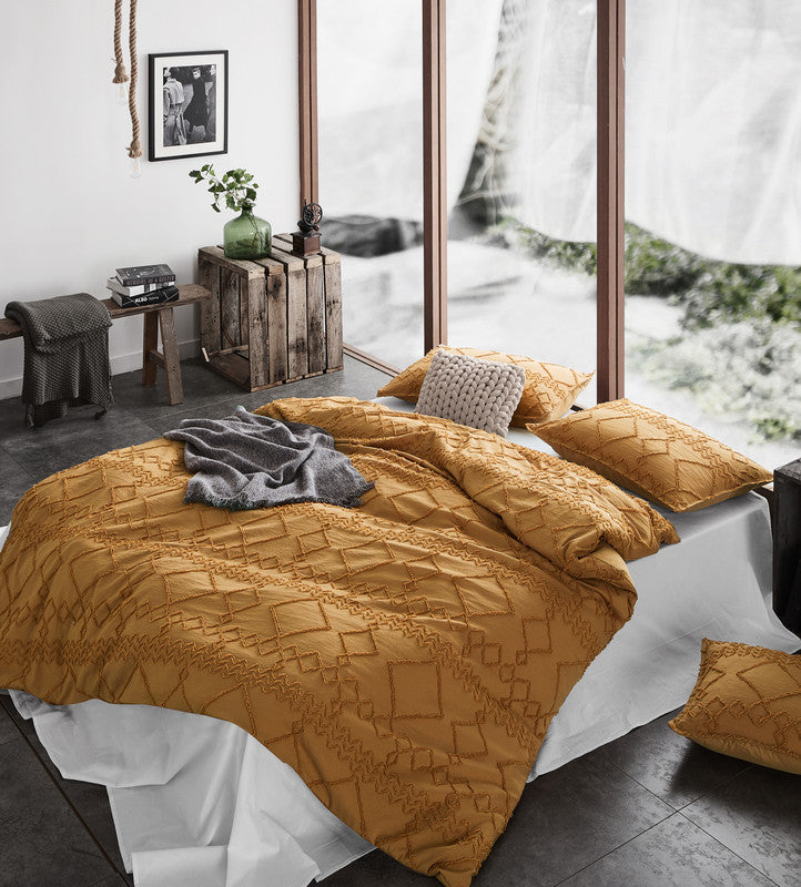 100% Premium Tufted Microfibre Quilt Cover Set - Ultra-Soft, Durable Embroidery Bedding Comforter Set - Machine Washable & Zipper Closure - Caramel - Single