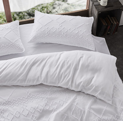 100% Premium Tufted Microfibre Quilt Cover Set - Ultra-Soft, Durable Embroidery Bedding Comforter Set - Machine Washable & Zipper Closure - White - Single