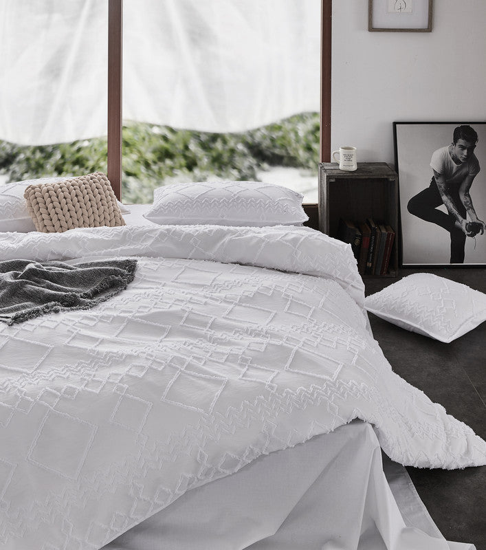 100% Premium Tufted Microfibre Quilt Cover Set - Ultra-Soft, Durable Embroidery Bedding Comforter Set - Machine Washable & Zipper Closure - White - Double