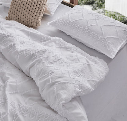 100% Premium Tufted Microfibre Quilt Cover Set - Ultra-Soft, Durable Embroidery Bedding Comforter Set - Machine Washable & Zipper Closure - White - Double