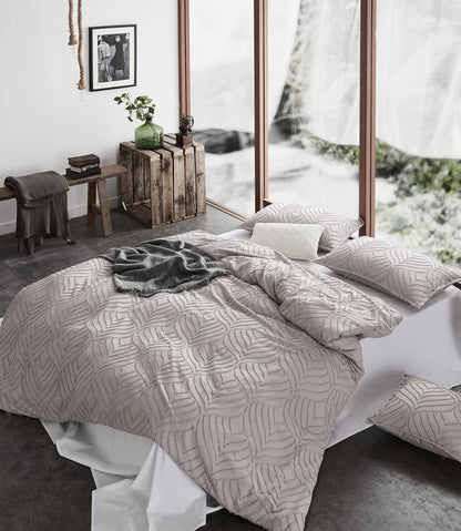 100% Premium Tufted Microfibre Quilt Cover Set - Ultra-Soft, Durable Embroidery Bedding Comforter Set - Machine Washable & Zipper Closure - Beige - Queen