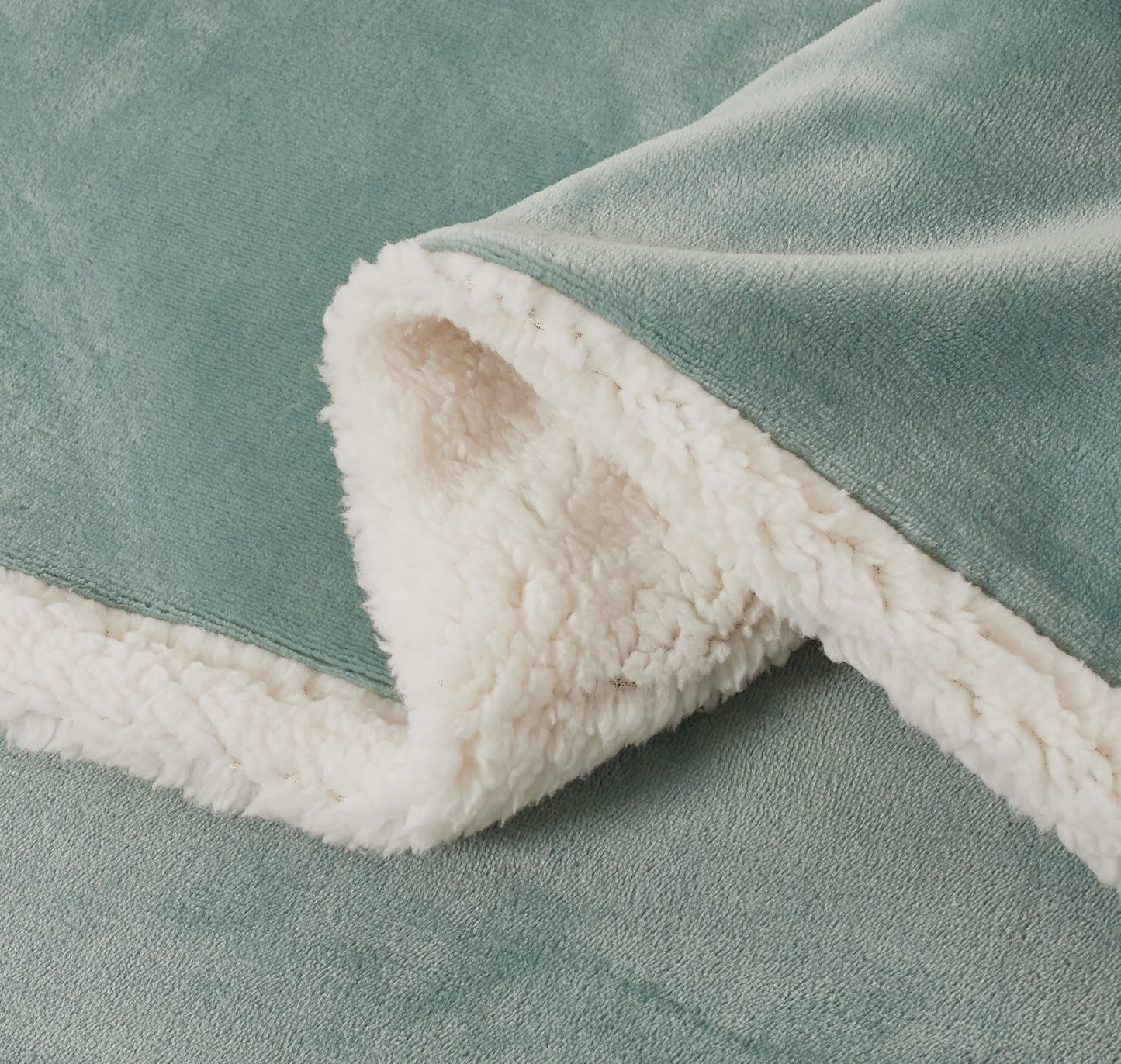 2-in-1 Teddy Sherpa Quilt Cover Set (Sage Green, Super King)