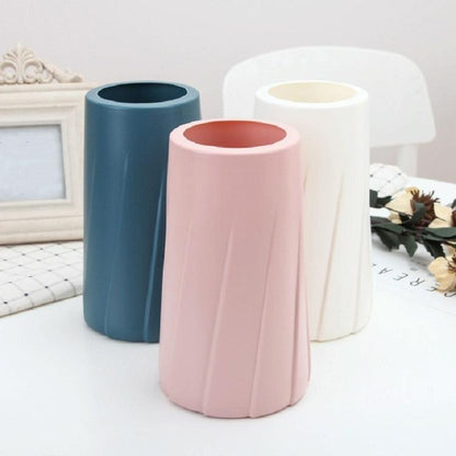 Creative Plastic Vase for Modern Decor - Simple Design - Blue
