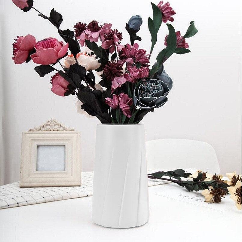Creative Plastic Vase for Modern Decor - Simple Design - Blue