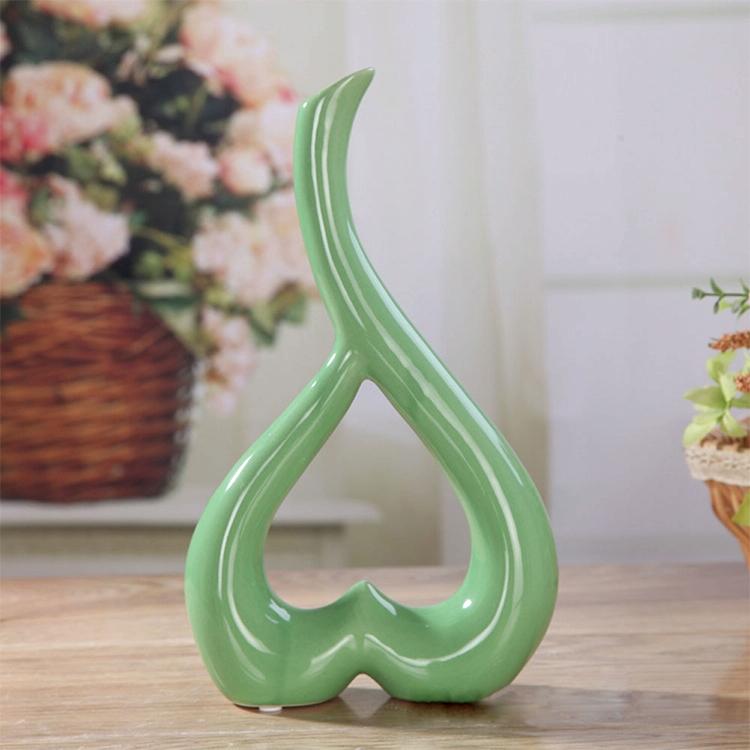 Creative Heart-shaped Ceramic Flower Vase for Home Office or Wedding Decor - White