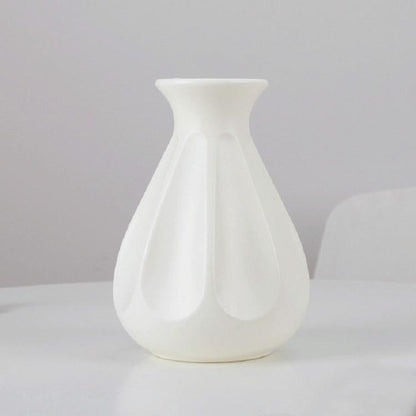 Drop-resistant Plastic Vase for Dry and Wet Flower Arrangements - Blue