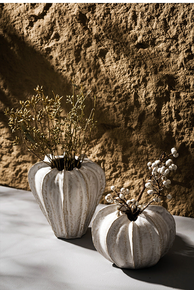 Charming White Ceramic Vase – Stylish Home Decor Accent for Flowers and Decorative Arrangements