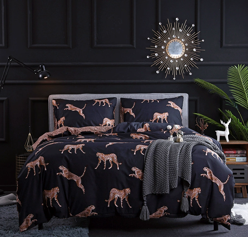 Black leopard print Three-Piece Bedding Set - Comfortable Polyester with Adjustable Corner Straps (Quilt Cover 230*230CM + Pillowcase 51*76CM*2)