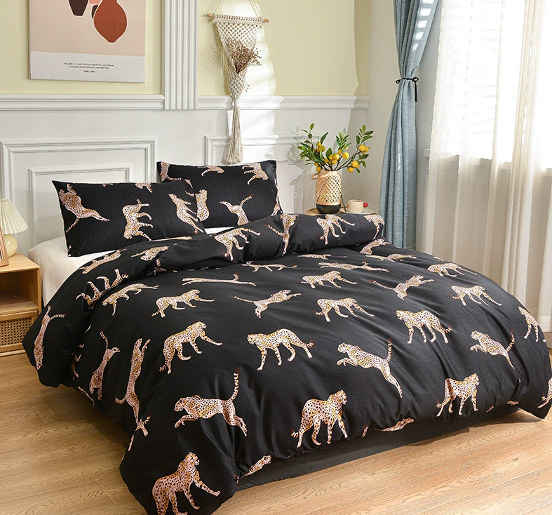 Black leopard print Three-Piece Bedding Set - Comfortable Polyester with Adjustable Corner Straps (Quilt Cover 230*230CM + Pillowcase 51*76CM*2)