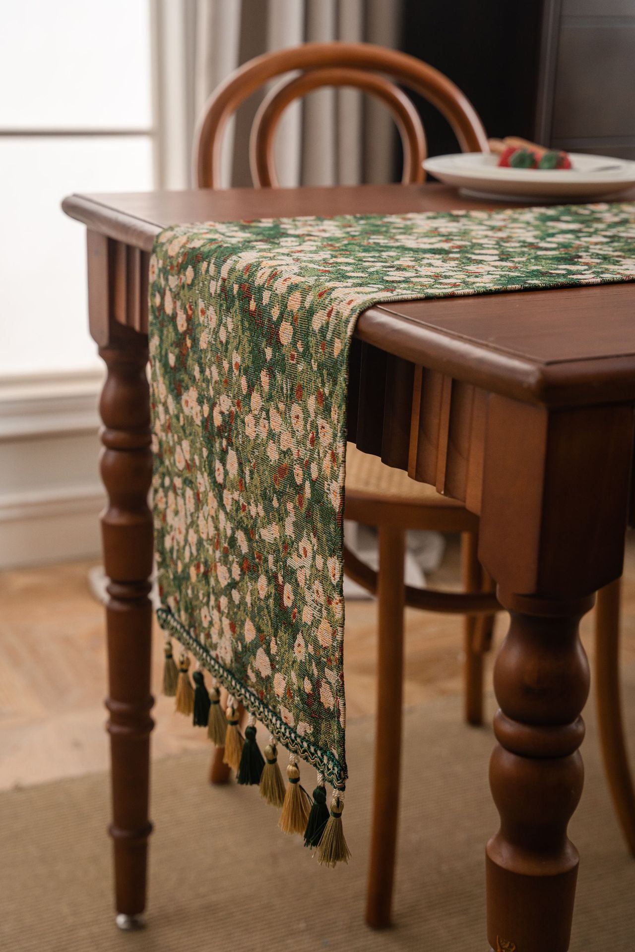 Floral Table Runner with Tassels - Jacquard Green Farmhouse Style (33x160cm)