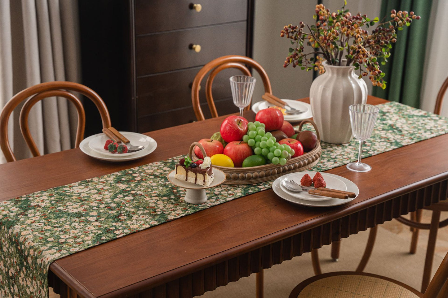Floral Table Runner with Tassels - Jacquard Green Farmhouse Style (33x220cm)