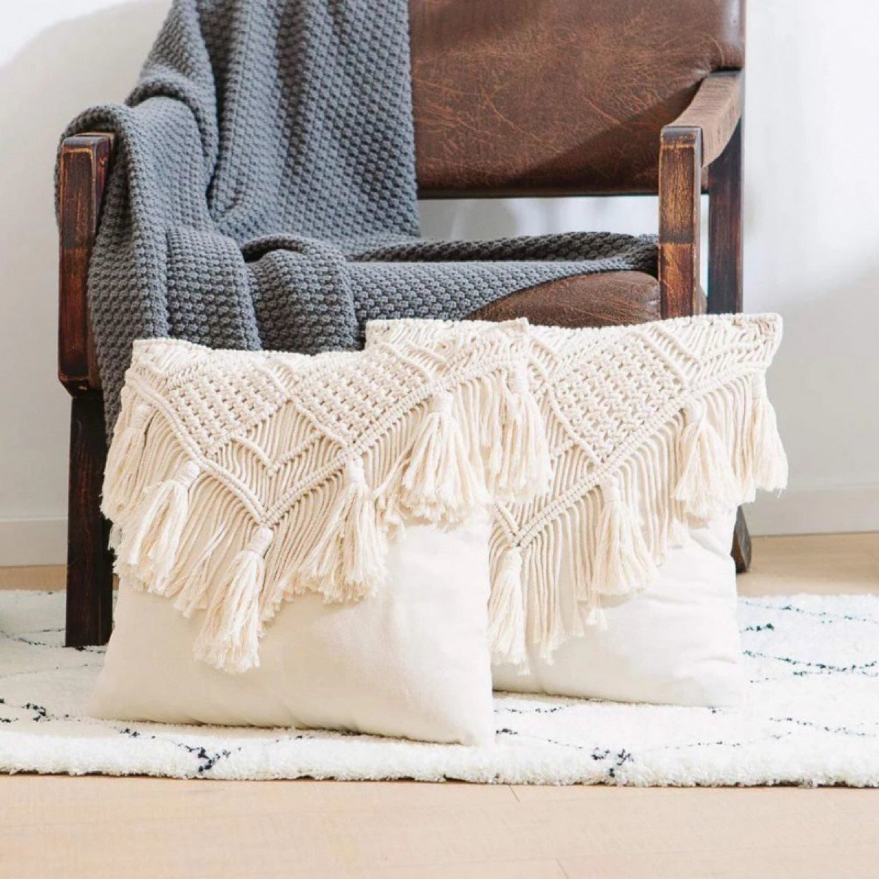 Beige Boho Chic Macrame Cushion Cover - Handmade Woven Cotton Linen Pillow Case with Tassels - Decorative Throw Pillow Sham 45x45cm (Cover Only)