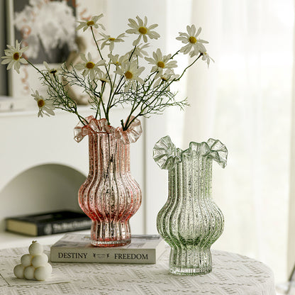 Green Elegant Glow-in-the-Dark Glass Vase - Vintage-Style Ruffled & Ribbed Centrepiece