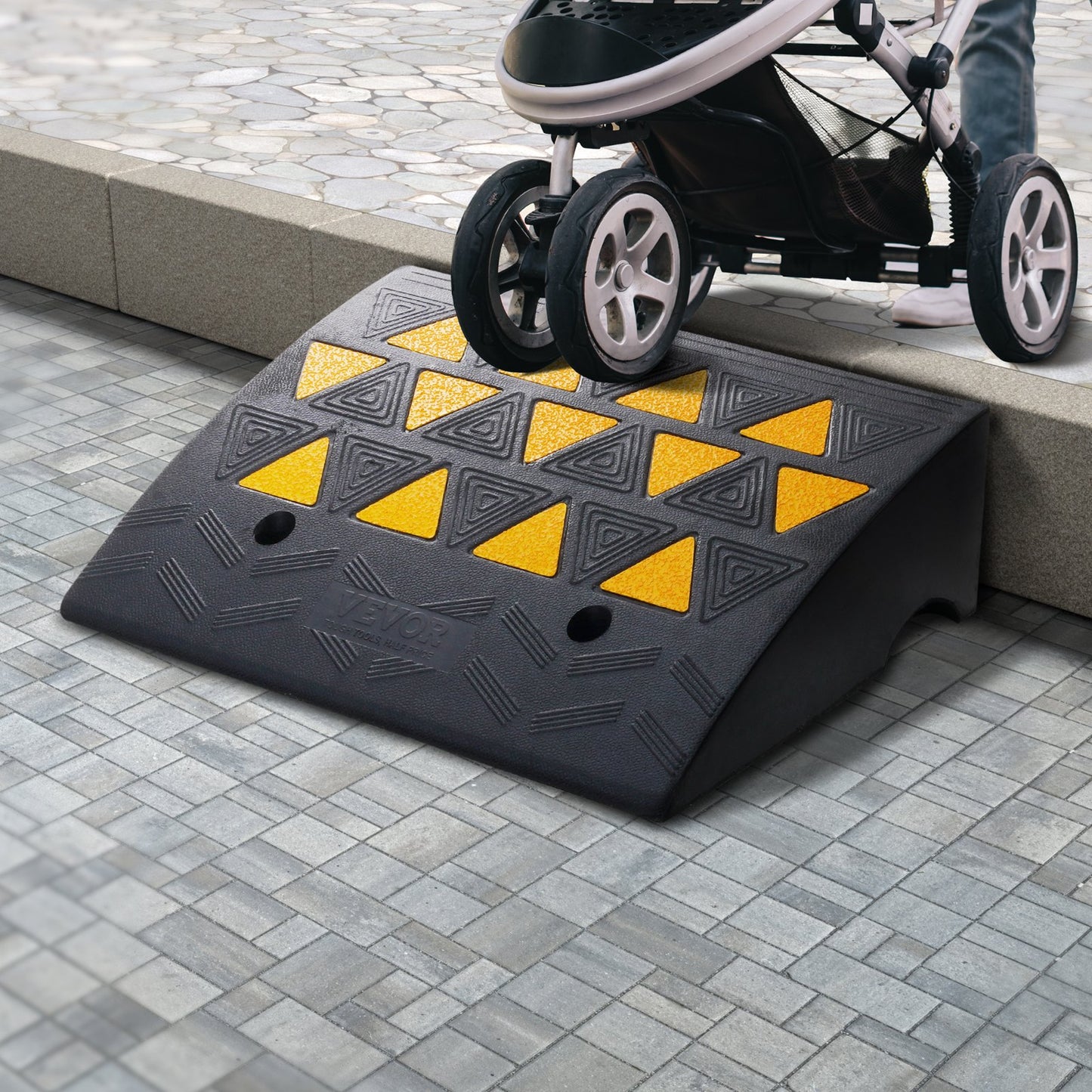 VEVOR Rubber Curb Ramp 2 Pack, 15.2 cm Rise Height Heavy-Duty 15 tons Load Capacity Threshold Ramps, Driveway Ramps with Stable Grid Structure for Cars, Wheelchairs, Bikes, Motorcycles